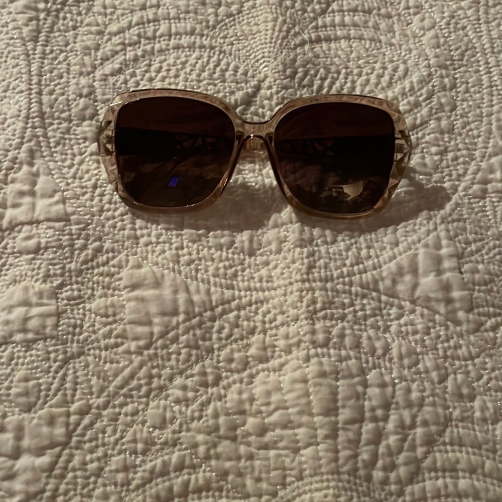 this is a pair of leckirut sunglasses